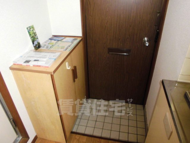 西武多摩川線 多磨駅 バス乗車時間：5分 最寄りバス停で下車 徒歩4分 2階建 築42年の玄関写真