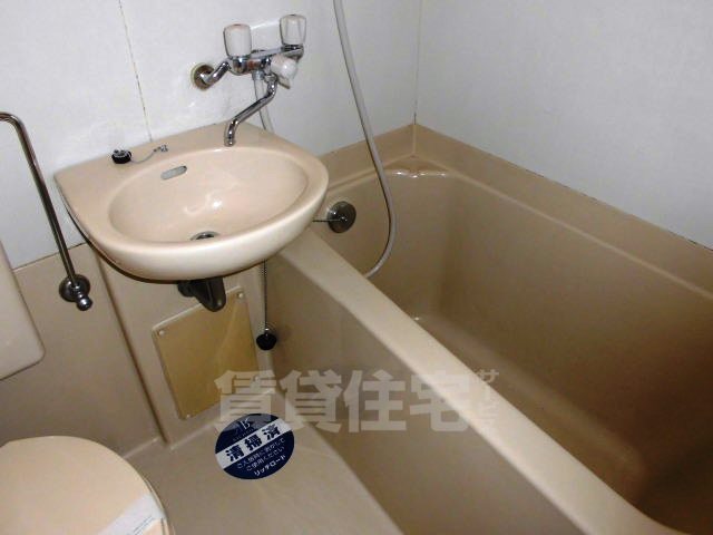 西武多摩川線 多磨駅 バス乗車時間：5分 最寄りバス停で下車 徒歩4分 2階建 築42年の風呂写真