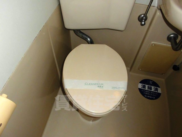 西武多摩川線 多磨駅 バス乗車時間：5分 最寄りバス停で下車 徒歩4分 2階建 築42年のトイレ写真
