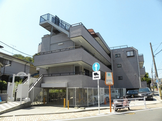 ＪＲ京浜東北線 石川町駅 バス乗車時間：8分 最寄りバス停で下車 徒歩5分 築32年