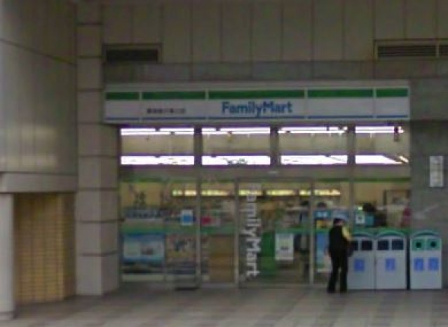 コンビニ　ファミリーマート東神奈川東口店（コンビニ）まで435m