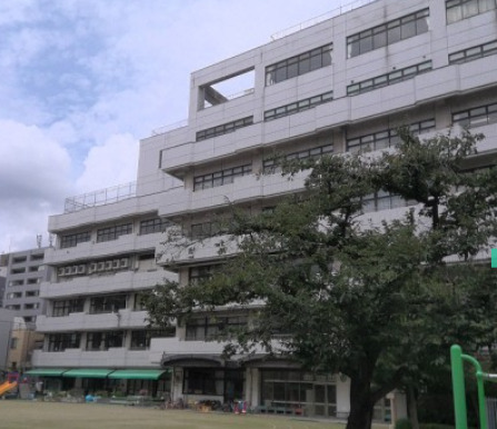 小学校　千代田区立和泉小学校（小学校）まで369m