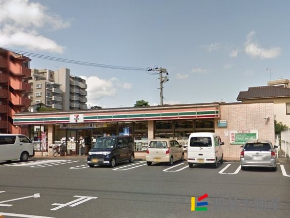 コンビニ　セブンイレブン福岡荒江１丁目店（コンビニ）まで200m