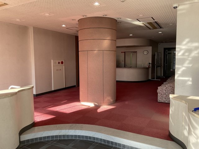 エントランス　落ち着いたエントランスです