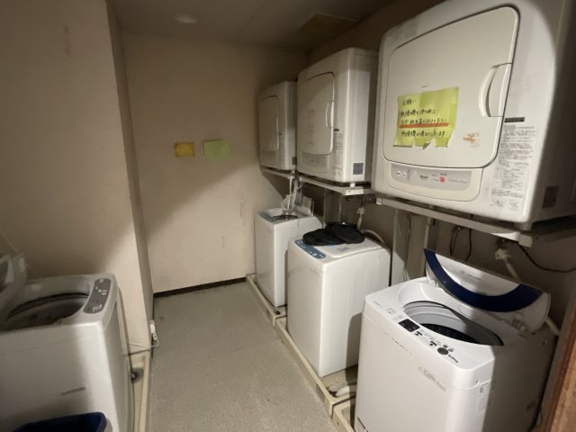 その他共有部分　各階にランドリー室あり