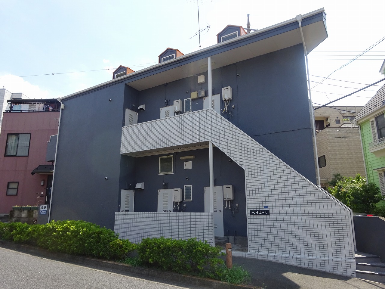 建物外観　2階建6世帯の建物になります。
