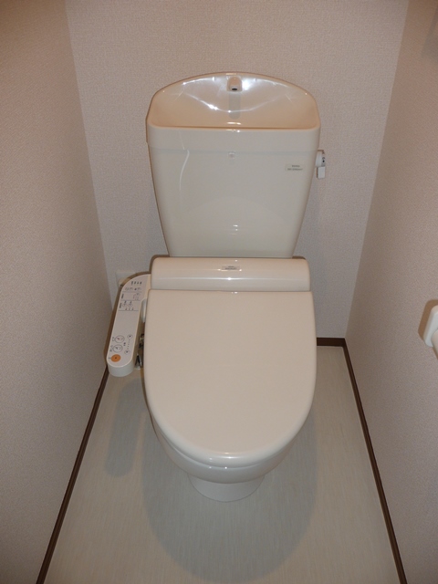 トイレ　F号室の写真を掲載しております。