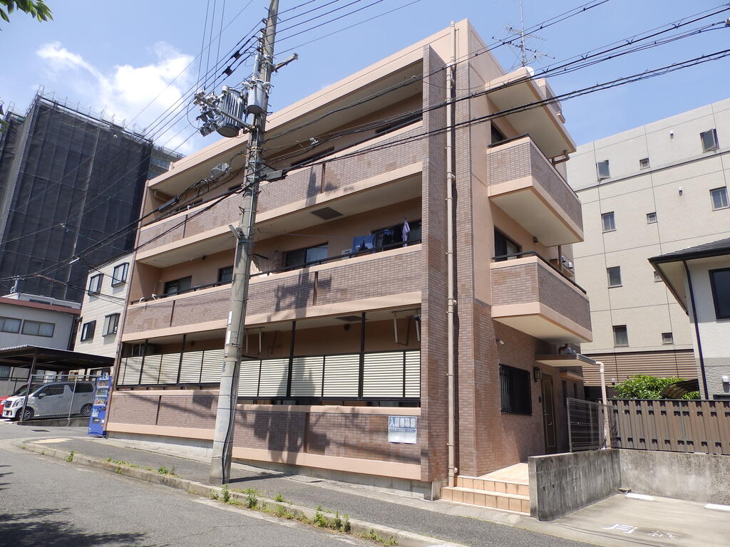 建物外観　まだまだ綺麗です