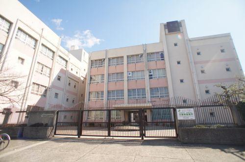 中学校　矢田中学校（中学校）まで338m