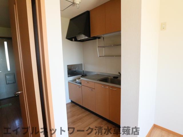 キッチン　コンパクトなキッチンで掃除もラクラク