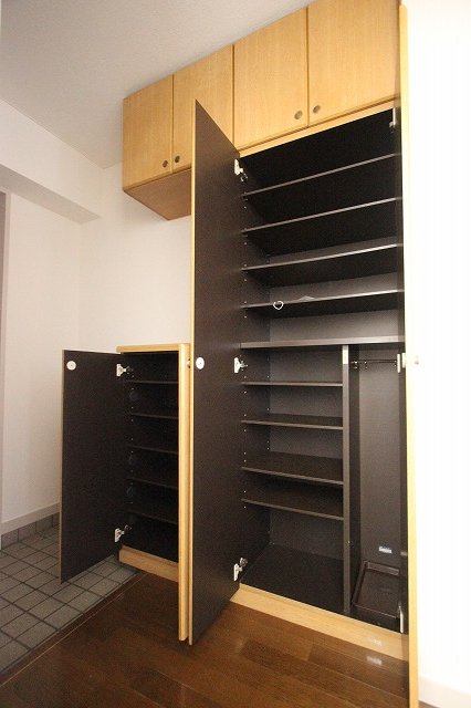 玄関　同物件別部屋