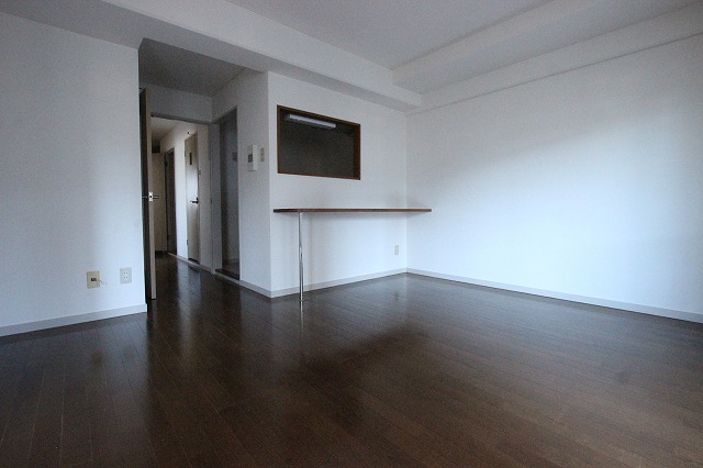 居室・リビング　同物件別部屋