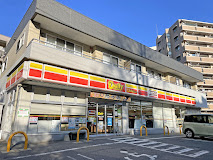 コンビニ　デイリーヤマザキ 香椎２丁目店（コンビニ）まで368m