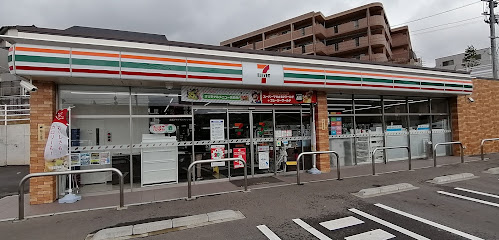 コンビニ　セブン-イレブン 下原小南店（コンビニ）まで579m