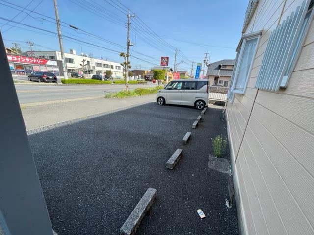 【上尾市井戸木のアパートの駐車場】