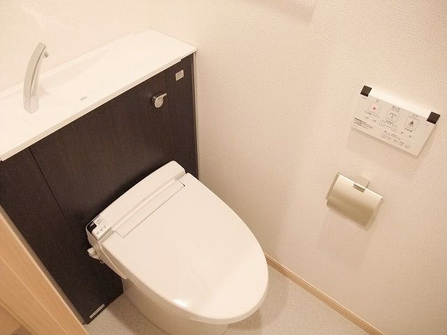【横浜市栄区飯島町のマンションのトイレ】