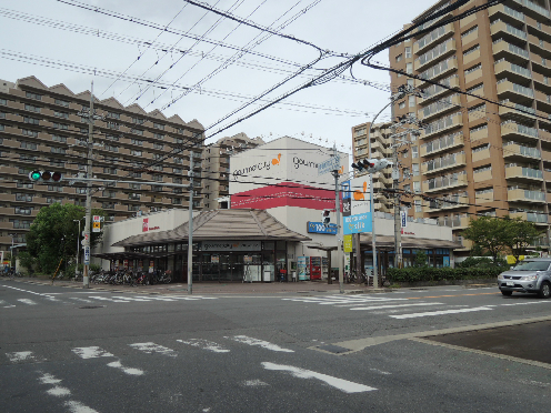 スーパー　グルメシティ八尾店（スーパー）まで324m