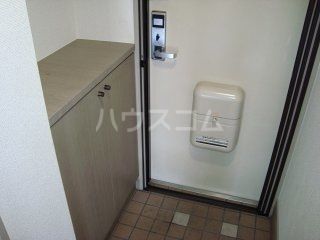 【裾野市茶畑のマンションの玄関】