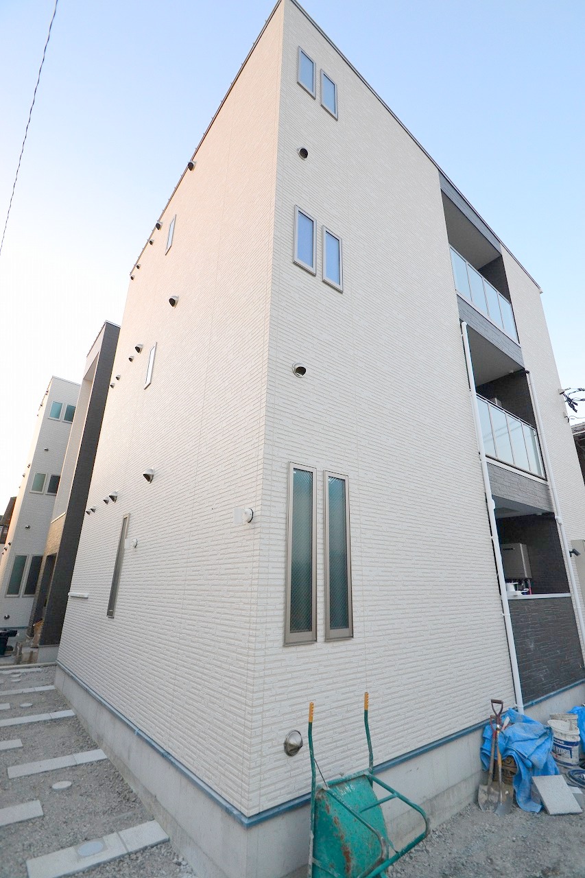 広島市中区江波東のアパートの建物外観