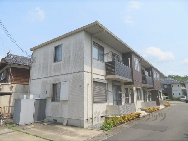 福知山市前田新町のアパートの建物外観