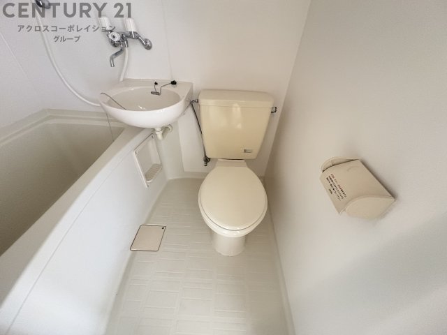 トイレ　ユニットバスなので清掃も一度で完結します