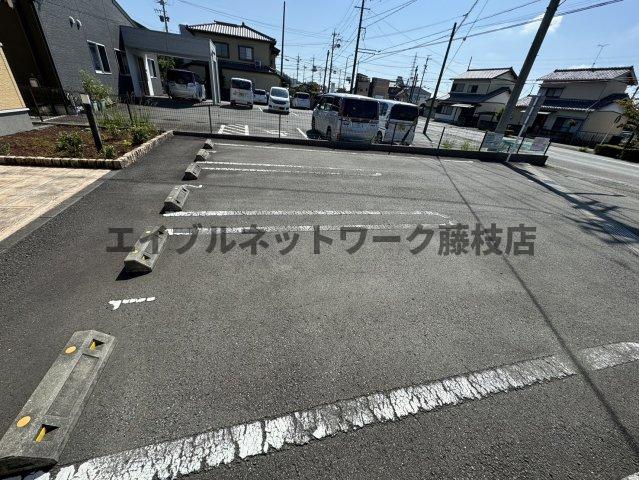 【アイリスの駐車場】