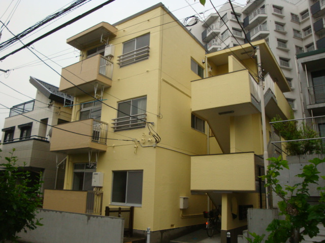 奥田マンションの建物外観