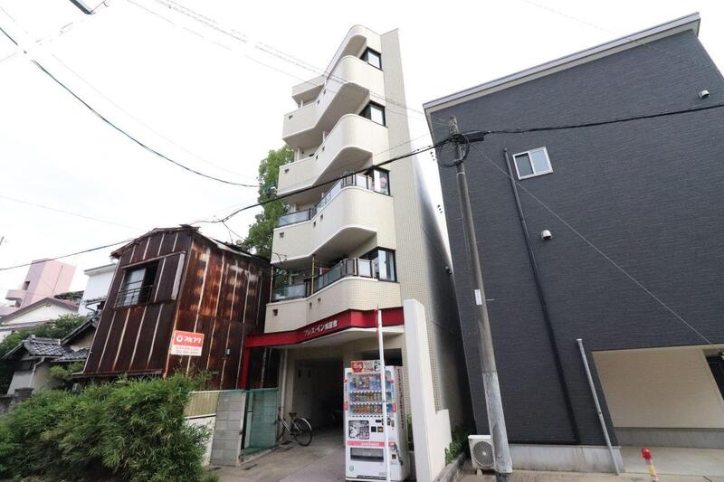 プレスイン城屋敷の建物外観