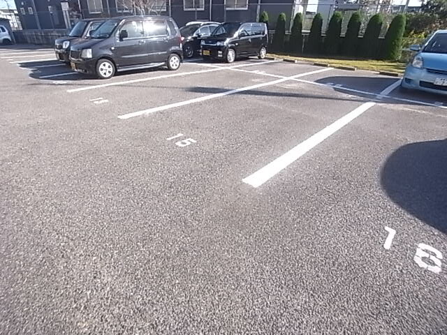 【メゾニティーブラッサム　Bの駐車場】
