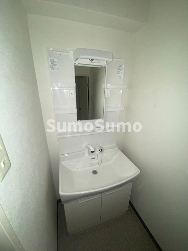 洗面設備　使いやすい独立洗面台です