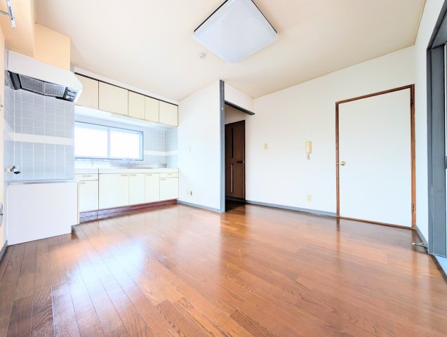 居室・リビング　【DK】約7.5帖のダイニングキッチン！キッチン回りも広々ス