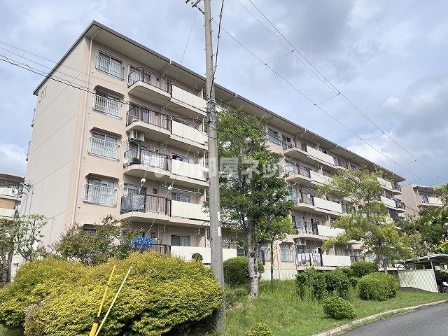 男山第四住宅311棟の建物外観