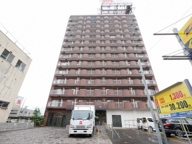 札幌市中央区南四条東のマンションの建物外観