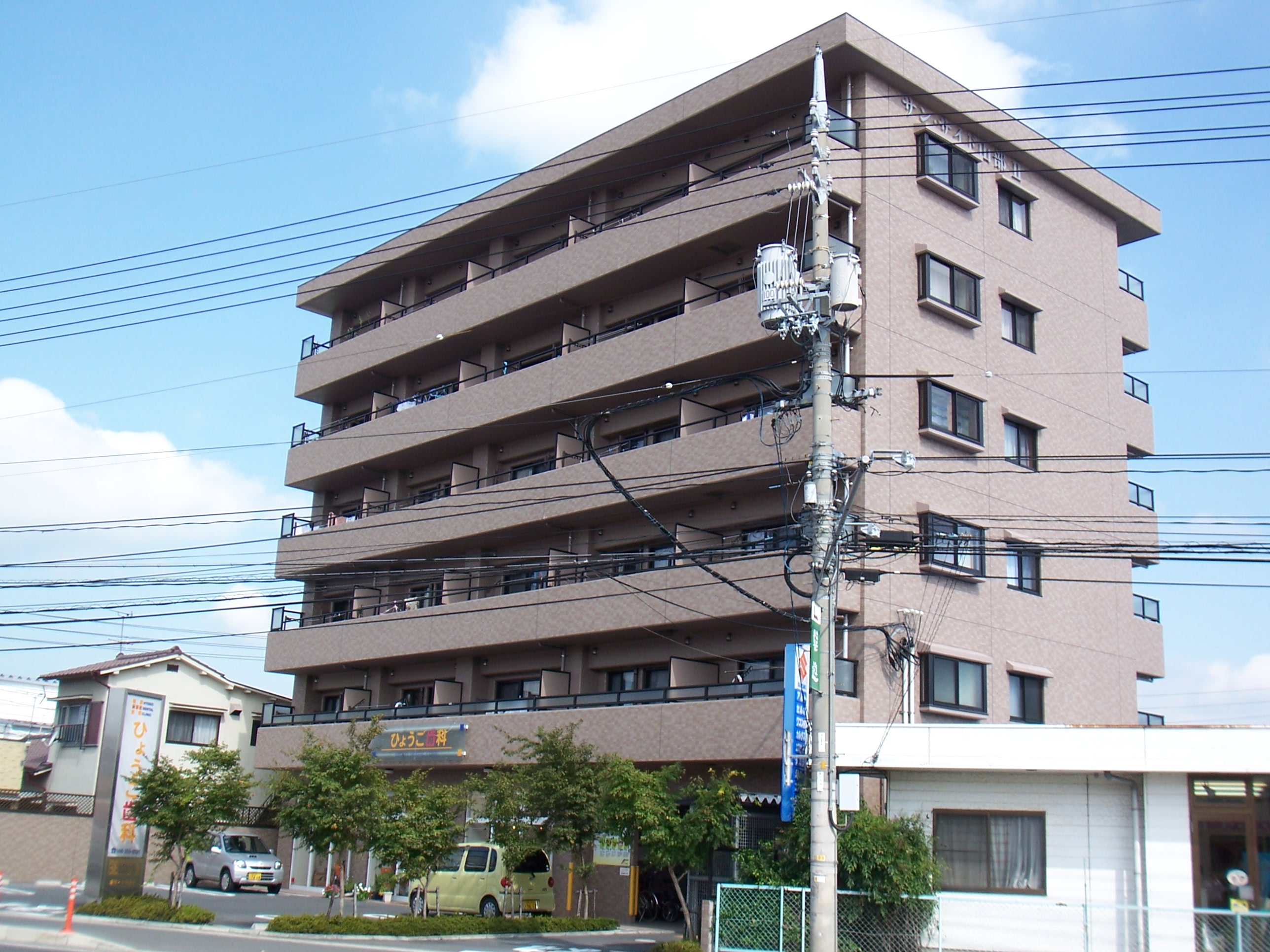 岡山市北区高柳東町のマンションの建物外観