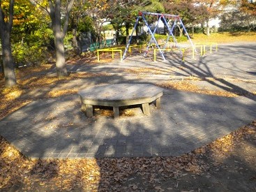 【横浜市青葉区元石川町のアパートの公園】