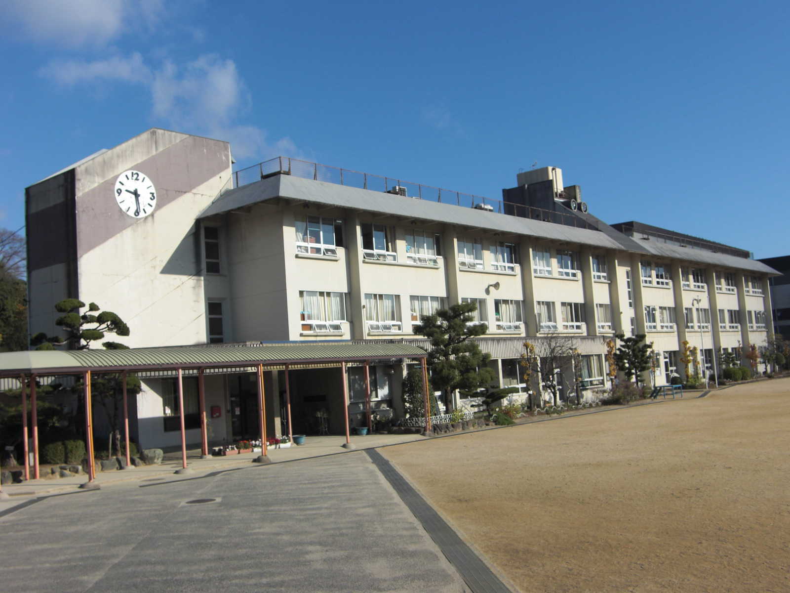 小学校　河内長野市立 楠小学校（小学校）まで381m