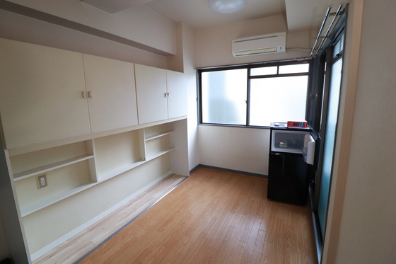 居室・リビング　※別号室の写真です。