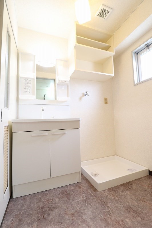 洗面設備　別部屋写真使用