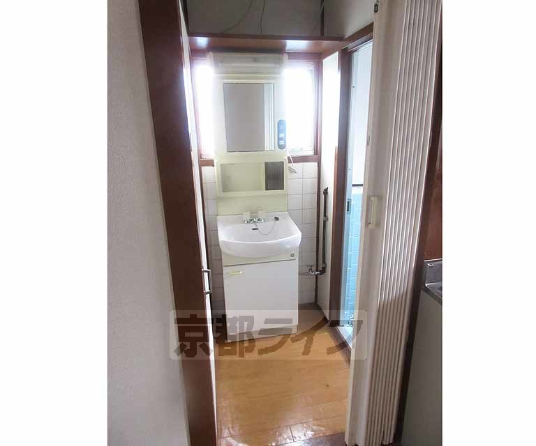 洗面設備　使いやすい洗面台です