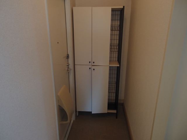 玄関　下駄箱完備