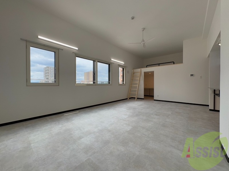 居室・リビング　広々としたリビングですね。使い勝手がよさそうですね！