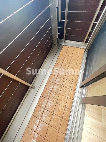 バルコニー　暖かな日差しのふりそそぐバルコニー