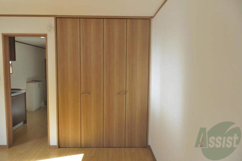 収納　収納はこちらのクローゼットをお使いください。