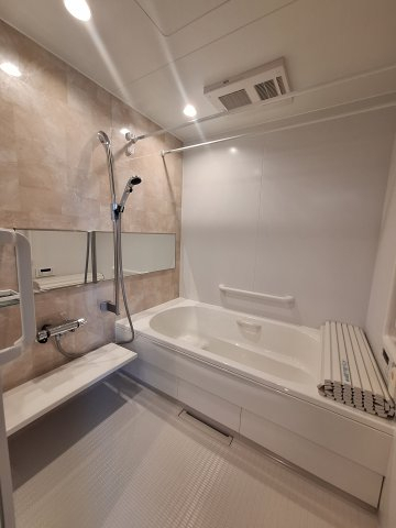 バス・シャワールーム　栓を閉めればボタン一つでオートバス