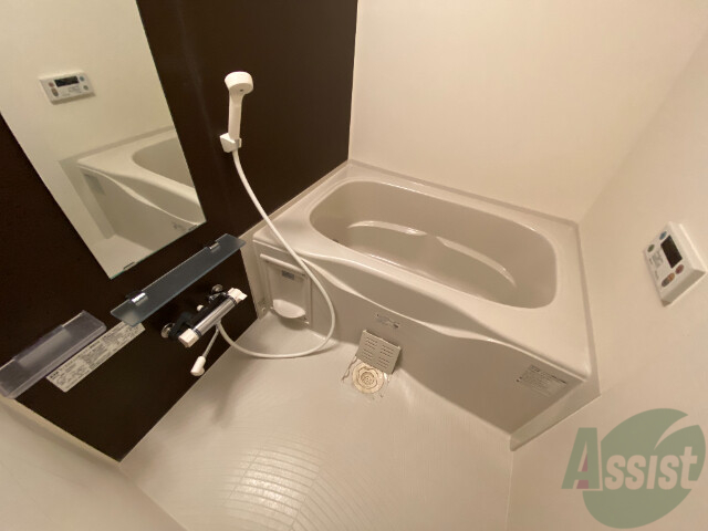 バス・シャワールーム　お風呂には、浴室乾燥機能が付いています。