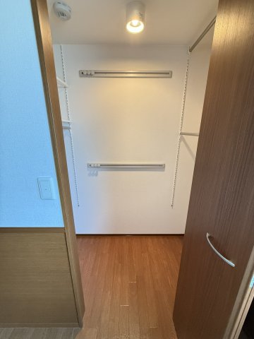 収納　ワンステップクローゼット