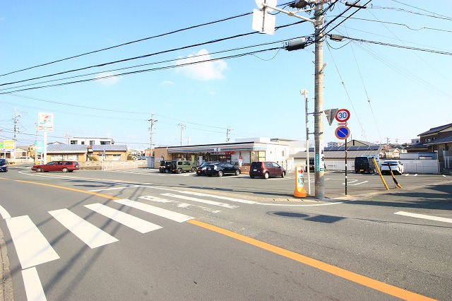 コンビニ　セブンイレブン 浜松泉2丁目店（コンビニ）まで645m