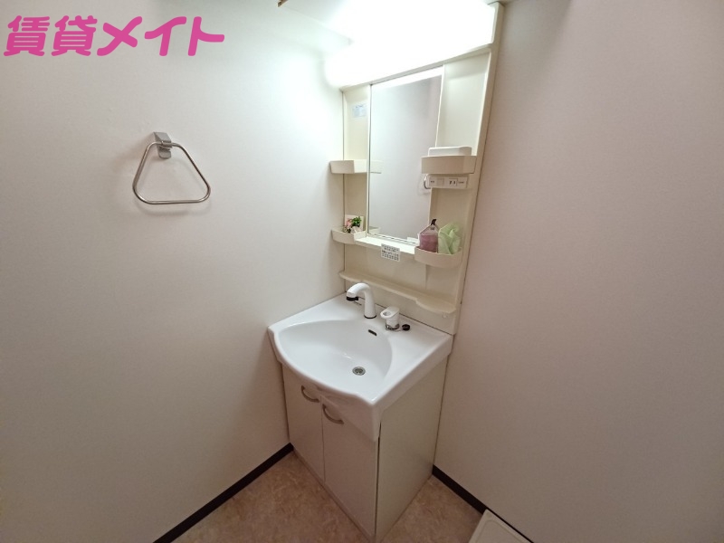 洗面設備　同物件別部屋（反転）写真