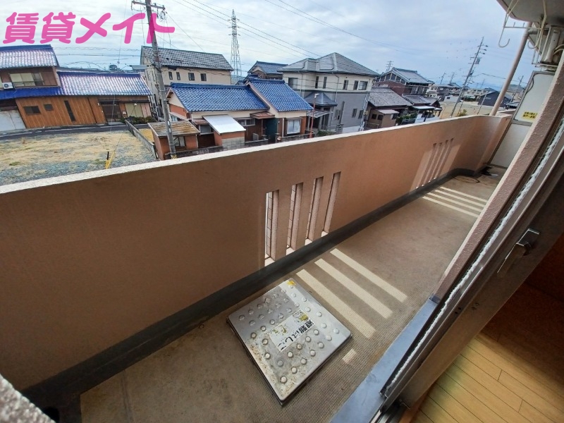 バルコニー　同物件別部屋（反転）写真