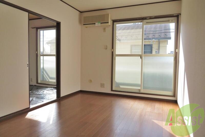 居室・リビング　陽当たりの良い、６帖の洋室となっております。